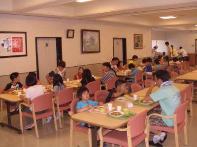 平成23年7月30日　夏季学習室活動　明和園給食サービス・カラオケ大会