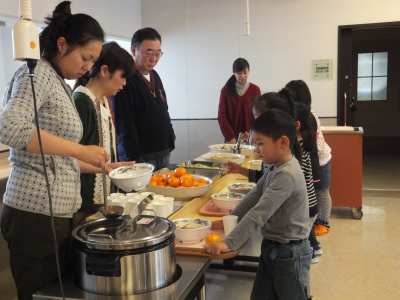 平成23年12月24日　冬季学習室活動　明和園給食サービス・そり滑り